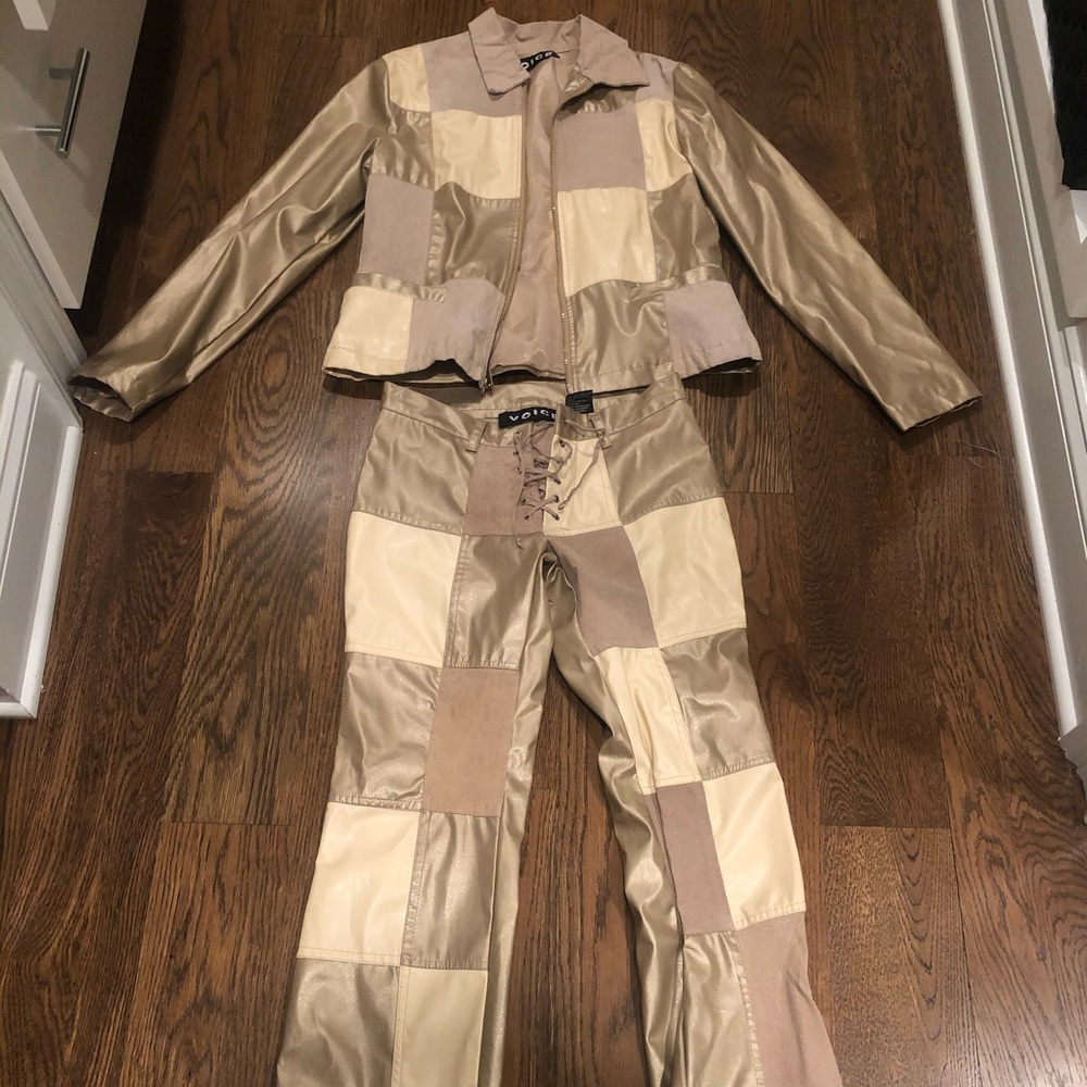 Vintage retro voice brand outfit